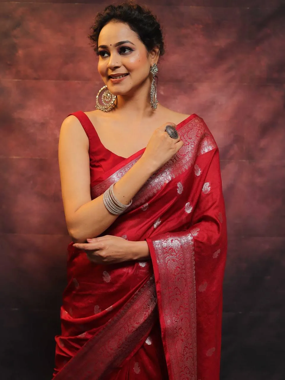 Radiant Red Soft Silk Saree With Resonant Blouse Piece